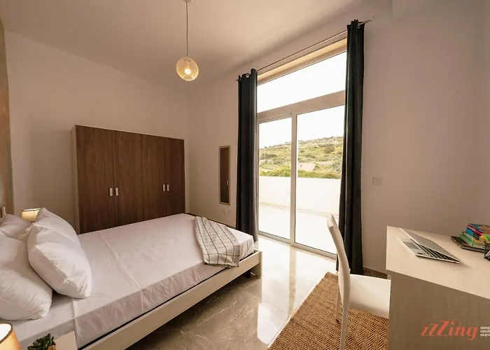 Lägenhet Seashore - Stunning Right By the sea St. Paul's Bay