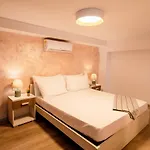 Seashore - Stunning Right By the sea *