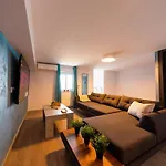 Seashore - Stunning Right By the sea Apartment