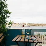 Seashore - Stunning Right By the sea *
