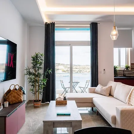 Seashore - Stunning Right By the sea St. Paul's Bay