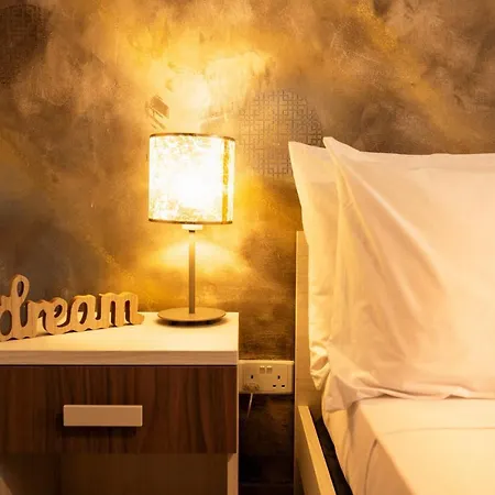 Seashore - Stunning Right By the sea St. Paul's Bay