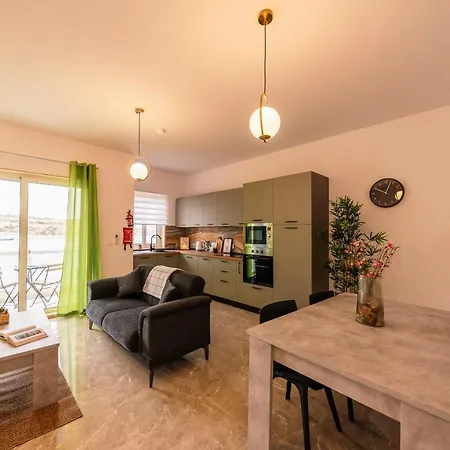 Seashore - Stunning Right By the sea Apartament