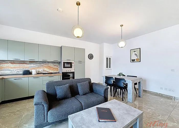 Seashore - Stunning Right By the sea Apartment *